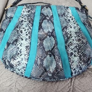 Used good condition Hobo H 15" W 17"